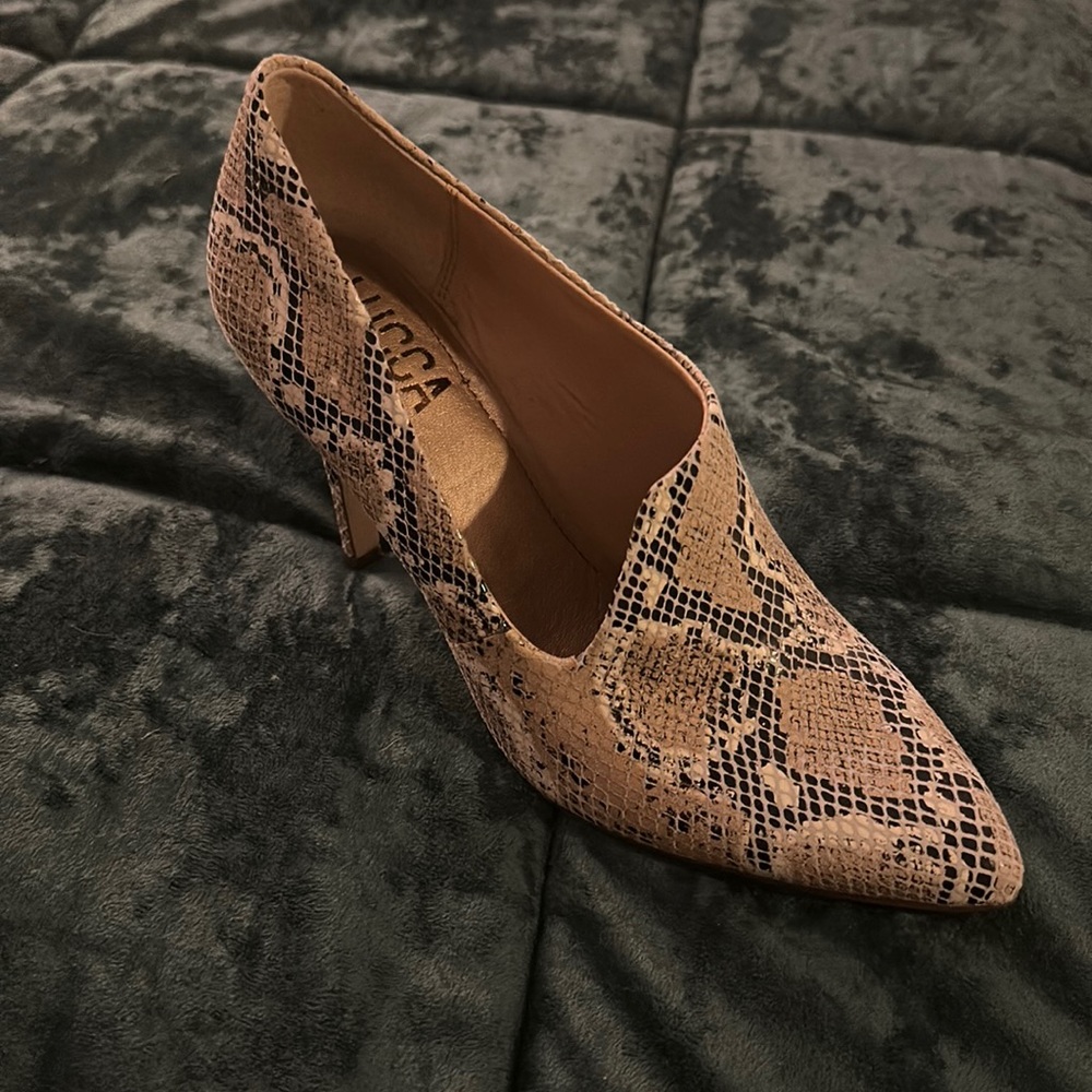 Lucca Lane size 6